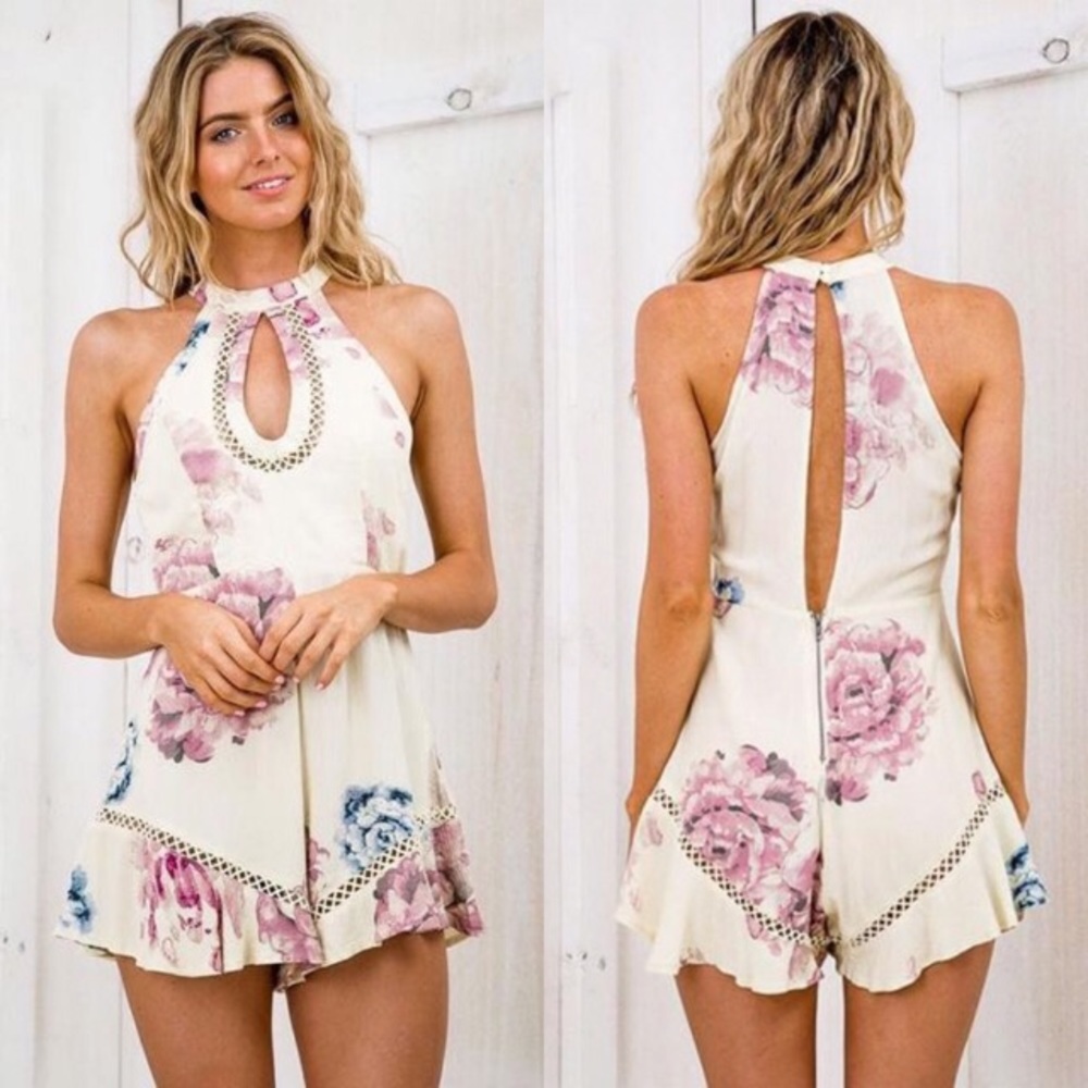Crochet Inset Mock Halter Keyhole Floral Romper - Picture 5 of 8